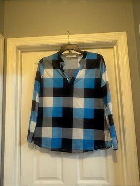 Women’s Blue Plaid V-Neck Tunic Top